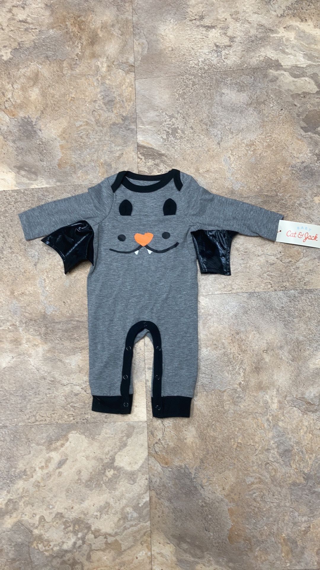 New newborn bat onesie $8