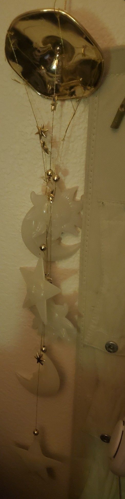 GLOW IN DARK SUN,MOON,STARS WIND CHIME