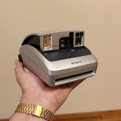 Polaroid One600 Instant Camera Kenneth Cole Reaction – Powers On – Clean