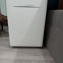 mini fridge 