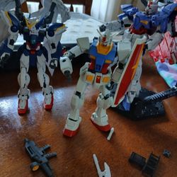 3 Assembled Gundam Model Kits 