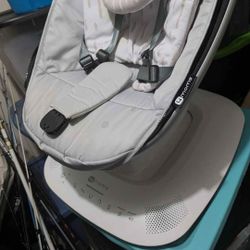 4moms MamaRoo Infant Swing/Rocker – Great Condition