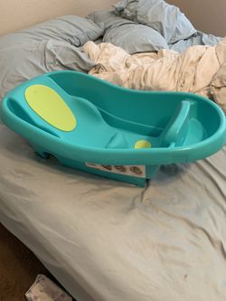 Baby bath tub in decent condition