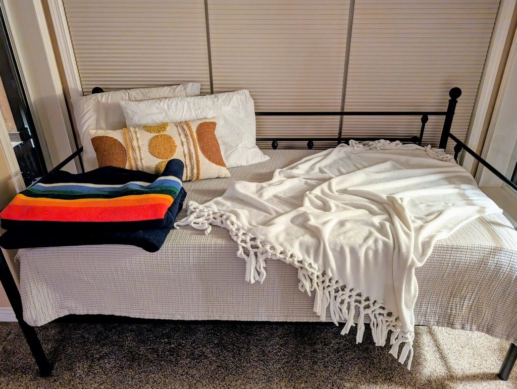EUC Daybed And Nectar Hybrid Twin Matress