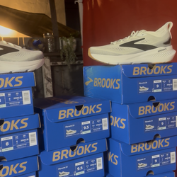 BROOKS size de mujer 8 9 9.5 size de hombre 6.5 7.5 y 8