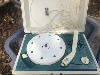 Vintage record player in case only $20