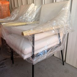 Dining Table cushioned chairs x 4