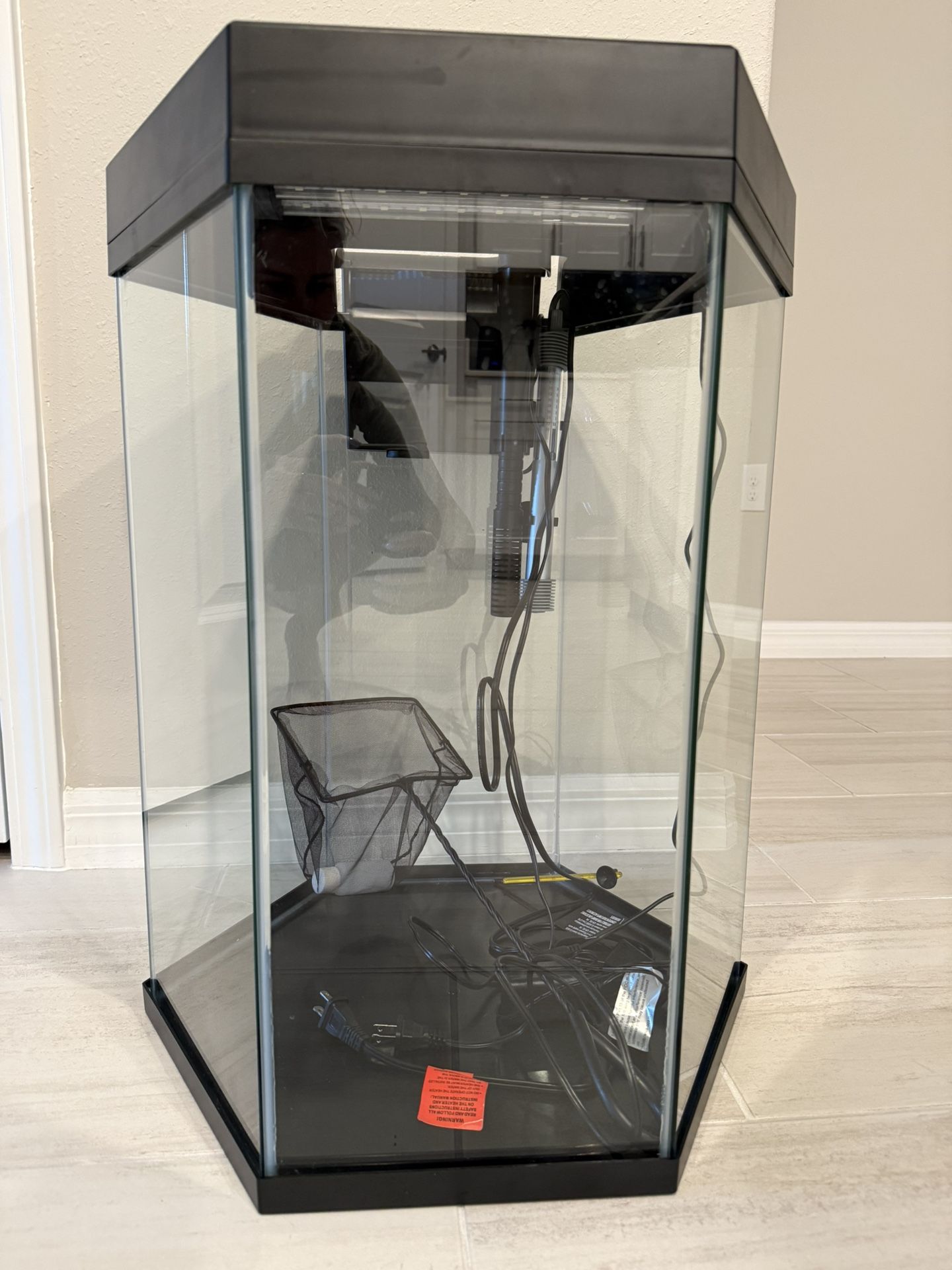 20 Gallon Hexagon Fish Tank