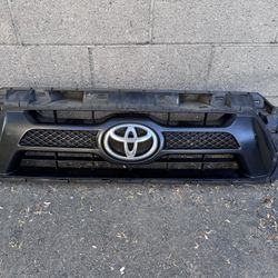 2012 Toyota Tacoma 2nd gen OEM grill