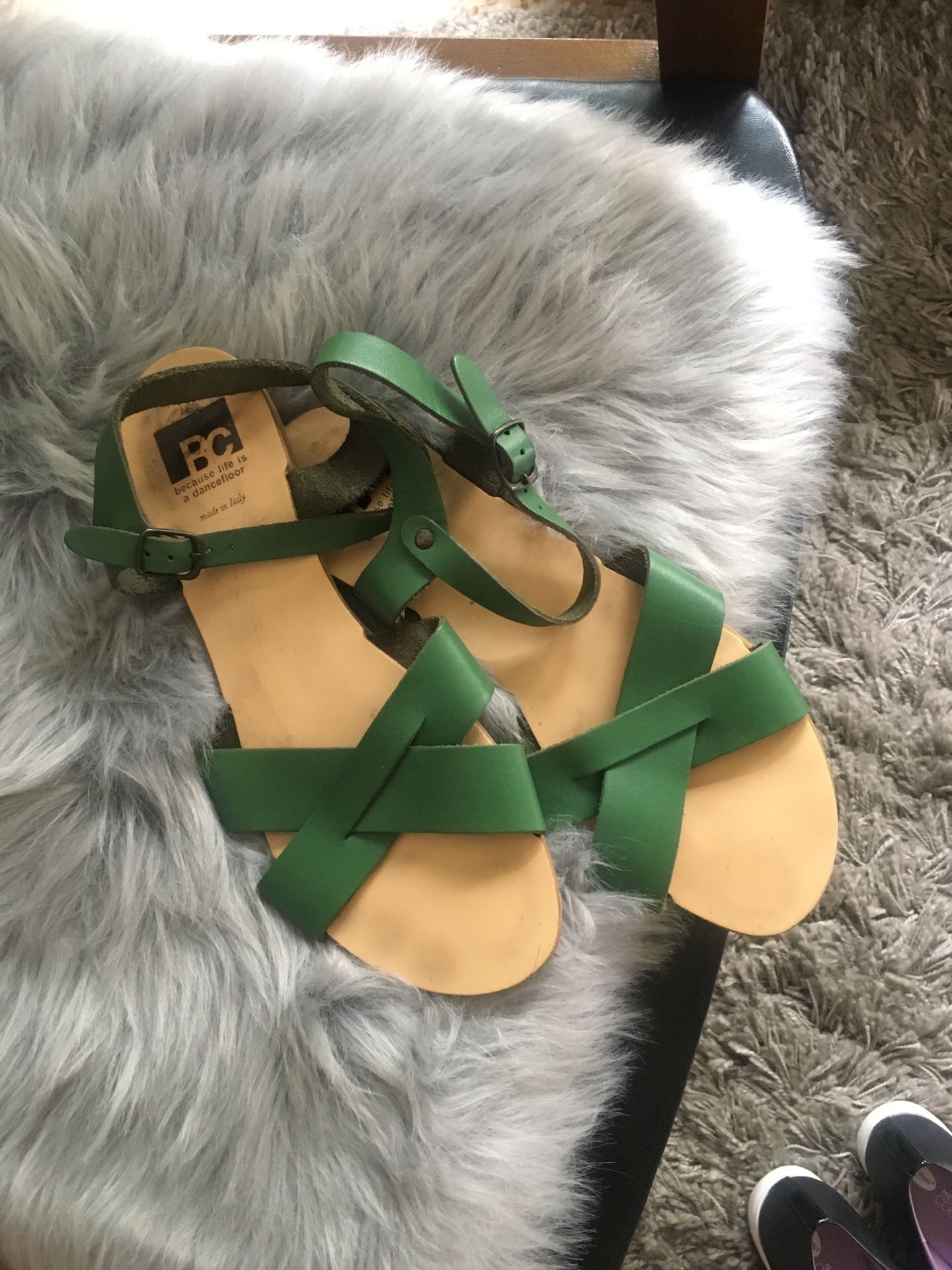 Size 10 green leather sandal