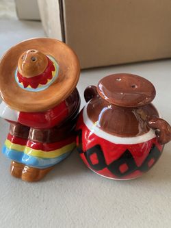 Salt pepper shakers