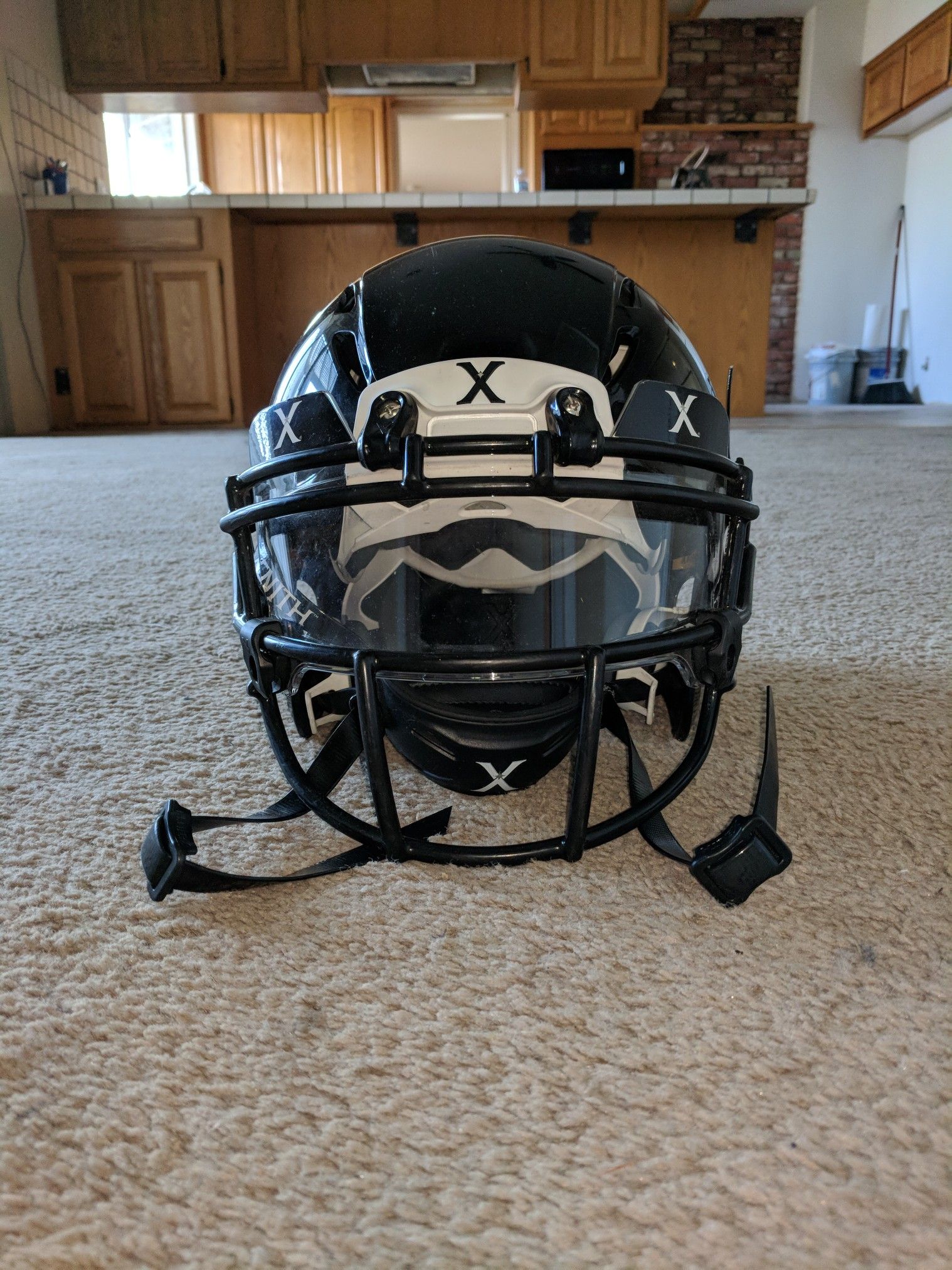 Xenith epic youth large football helmet for Sale in Ventura CA