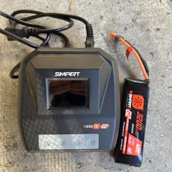 Spektrum S1200 G2 Smart Charger w/ Free 4s Lipo