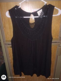 Knox rose Size Medium black woman's shirt
