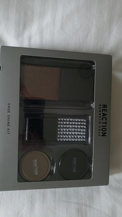 Kenneth Cole Reaction 6 Pieces Shoe Shine Kit. New