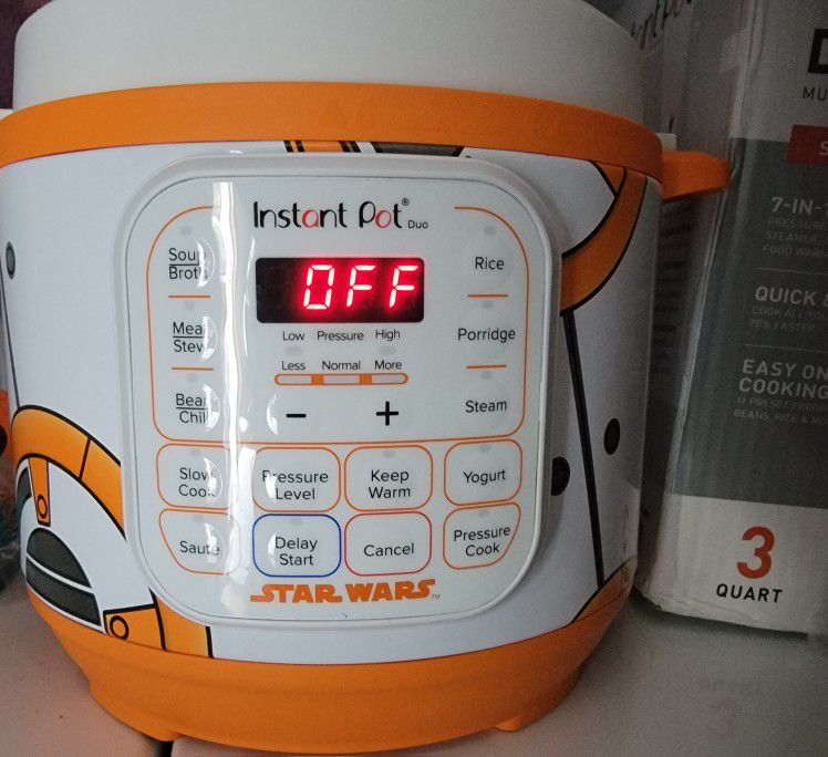 Instant Pot 110-0033-01 3Qt Star Wars Duo Mini 3-Qt. Pressure Cooker,  White-BB-8 
