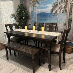 Beautiful Rustic Style Dining Set Great Condition!! Table With 4 Chairs and Bench!I can Deliver.