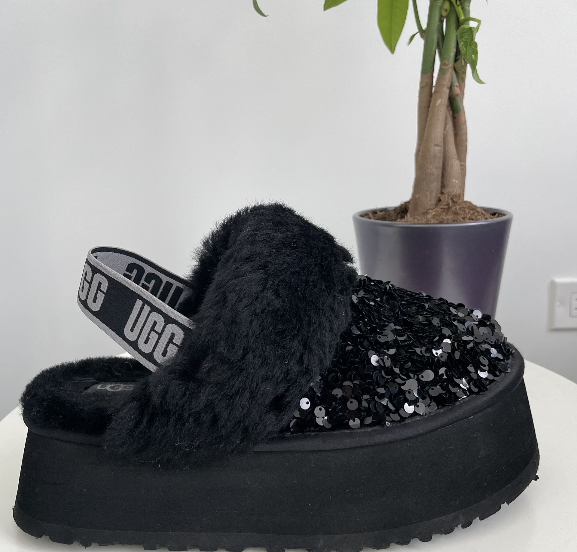 UGG FUNKETTE CHUNKY SEQUIN WOMEN SANDAL BLACK | WOMEN 7
