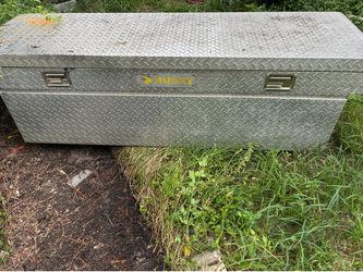 Truck tool box
