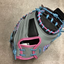 New Wilson A2000 M23 33.5 Catcher’s Glove (Read Description)