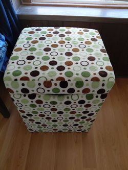 Poka dot storage ottoman