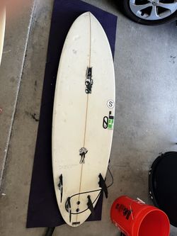 Js Surfboard 5’8 38 Liters