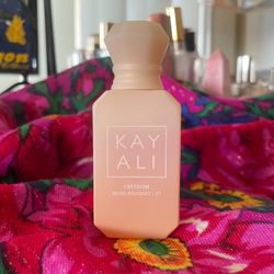 Kayali Freedom Musk Bouquet 27 travel perfume