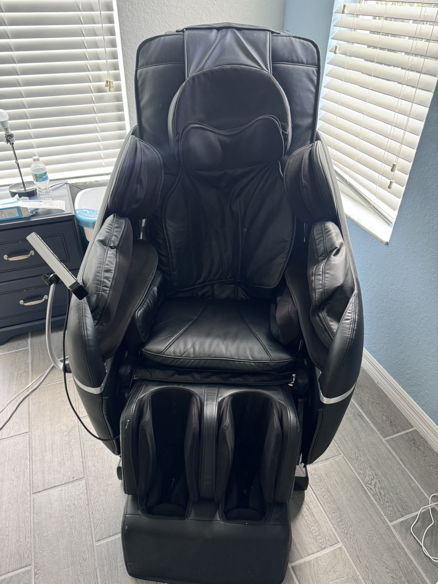 Massage Chair *Must Have Dolly To Move Chair*