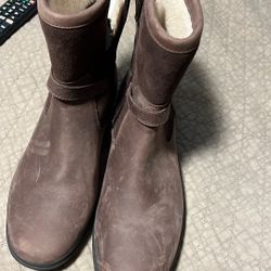  Ugg Women’s Boots Size 9