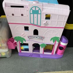 Shopkins Mall /6 Dolls And Furniture 