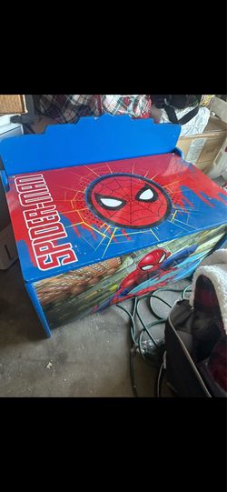 spider back toy chest