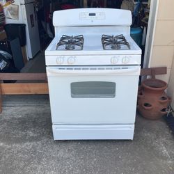 Openbox GE Gas range With Middle Griddle! 1 Yr Warranty Included for Sale  in Las Vegas, NV - OfferUp