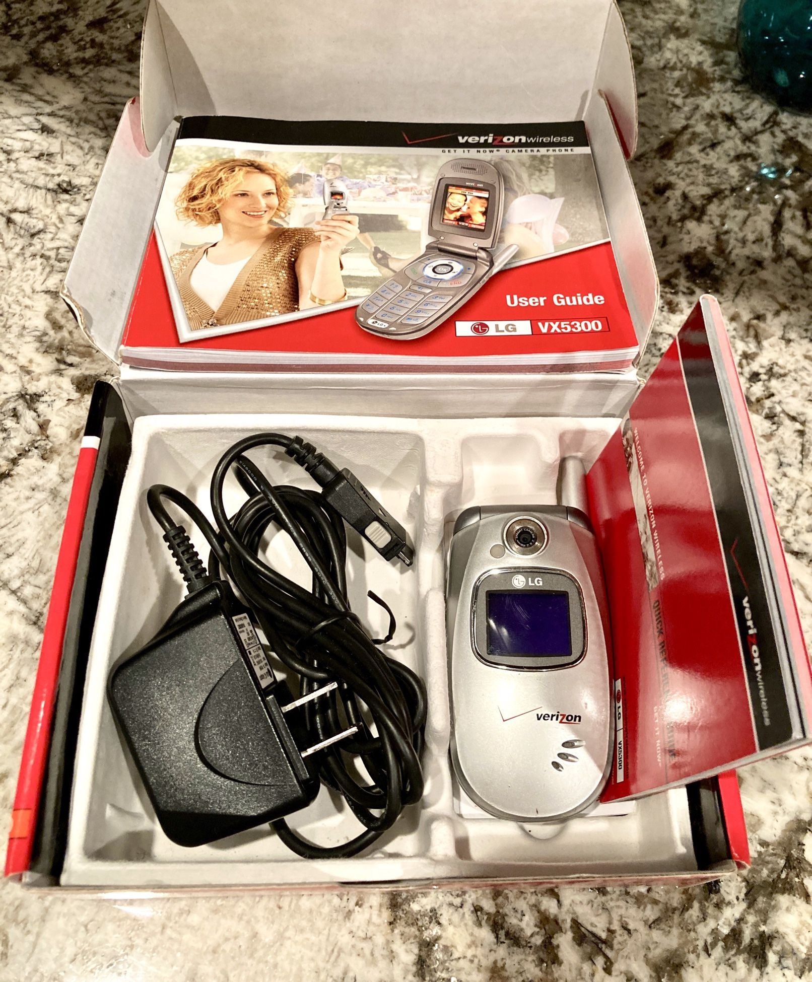 LG VX5300 Flip Cell Phone Verizon - Like New!