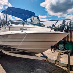 BEAUTIFUL 2000 Bayliner Capri 1952 Cuddy Cabin Cruiser Sports Boat With Trailer LOW HOURS 