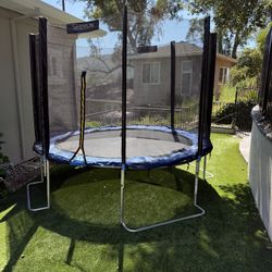 10’ Trampoline with safety net. Basically brand new. 