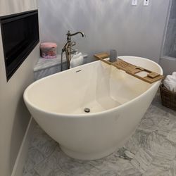 MTI Elise Freestanding Air Tub 72” X 37”