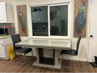 Dining room table