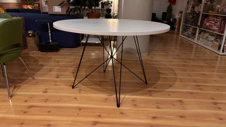 Magis Tavalo Dining Table 48” Dia