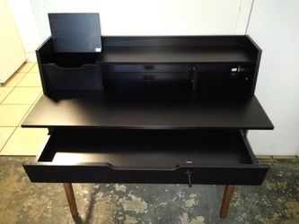 Black Desk