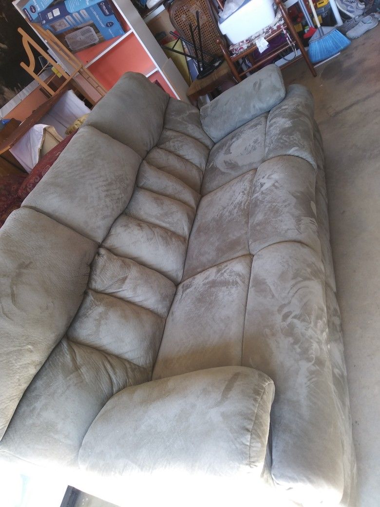 Reclinable Sofa