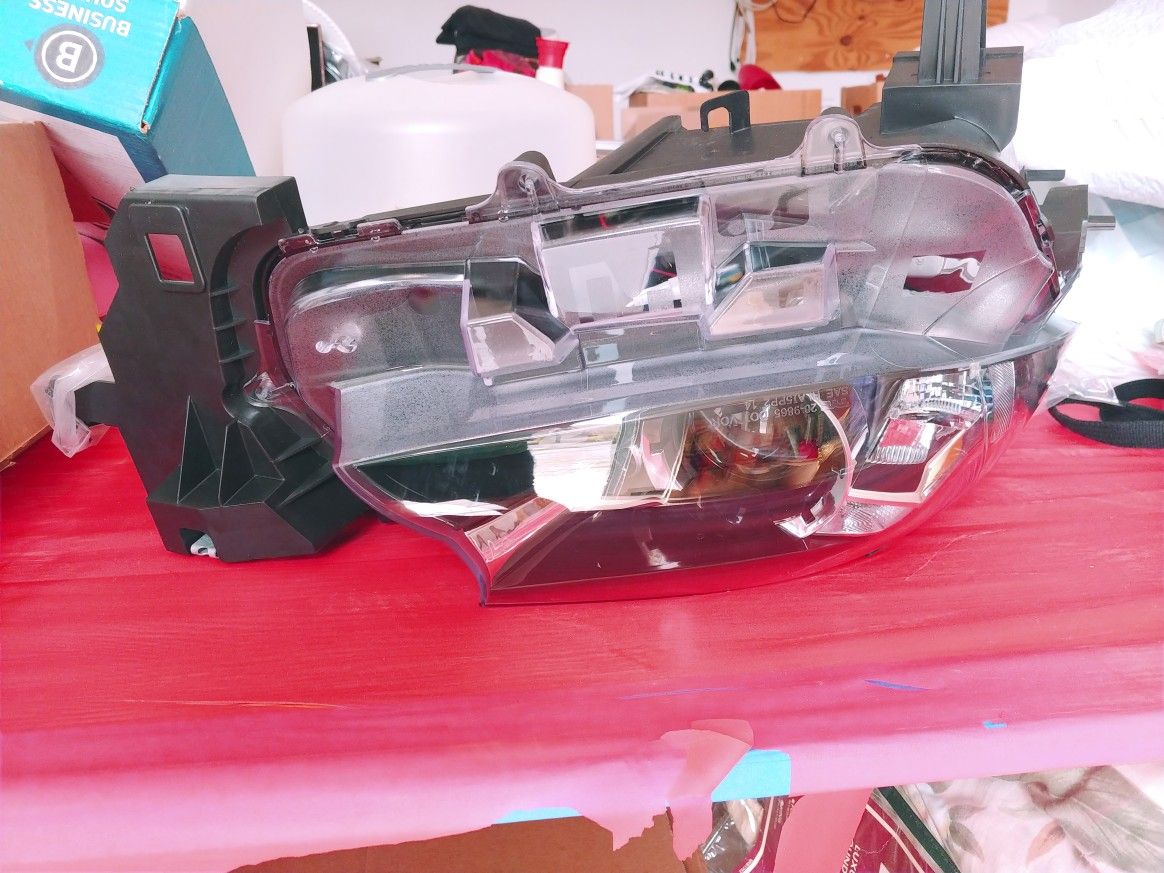 NEW Mazda Headlight For 2016 CX-9 REDUCED