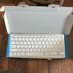 The image shows an Anker Ultra Compact Slim Profile Wireless Bluetooth Keyboard. 