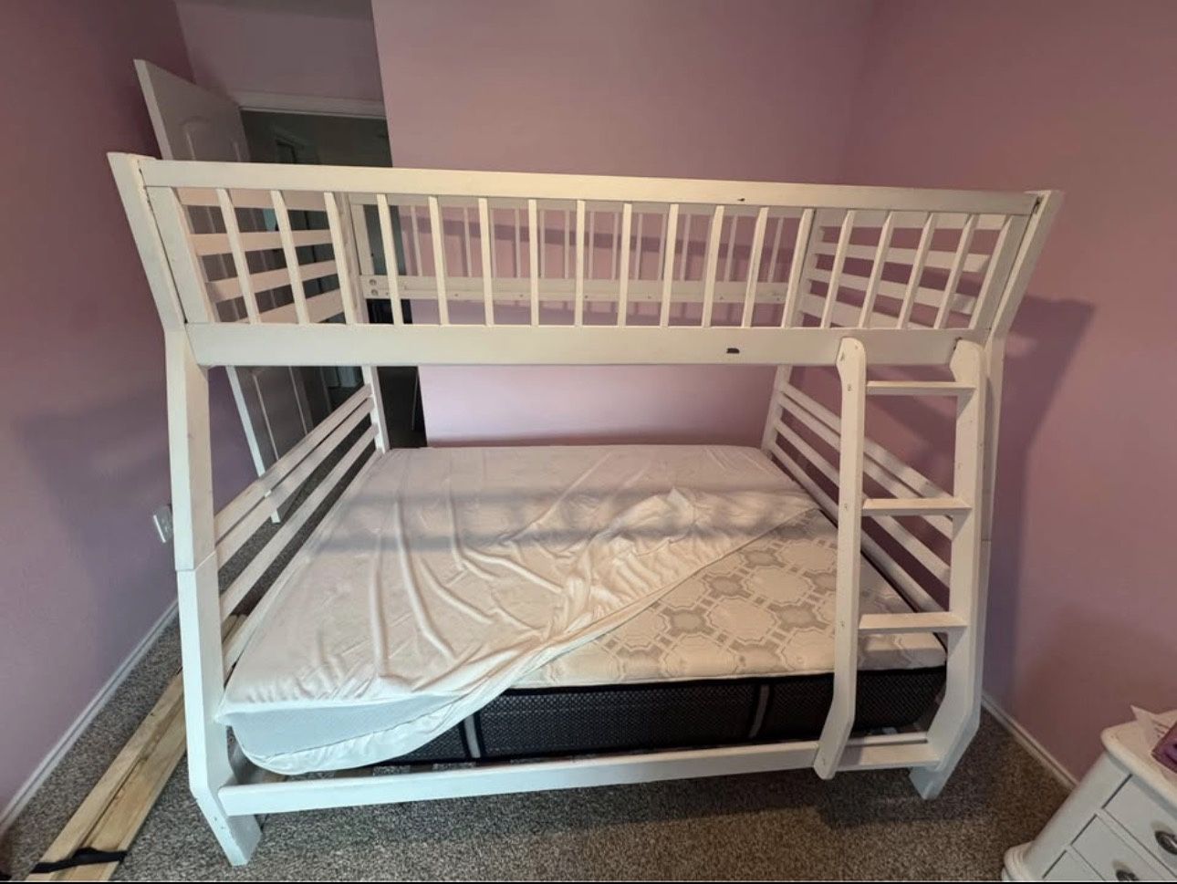 Twin-Full Bunk bed W/ Mattresses