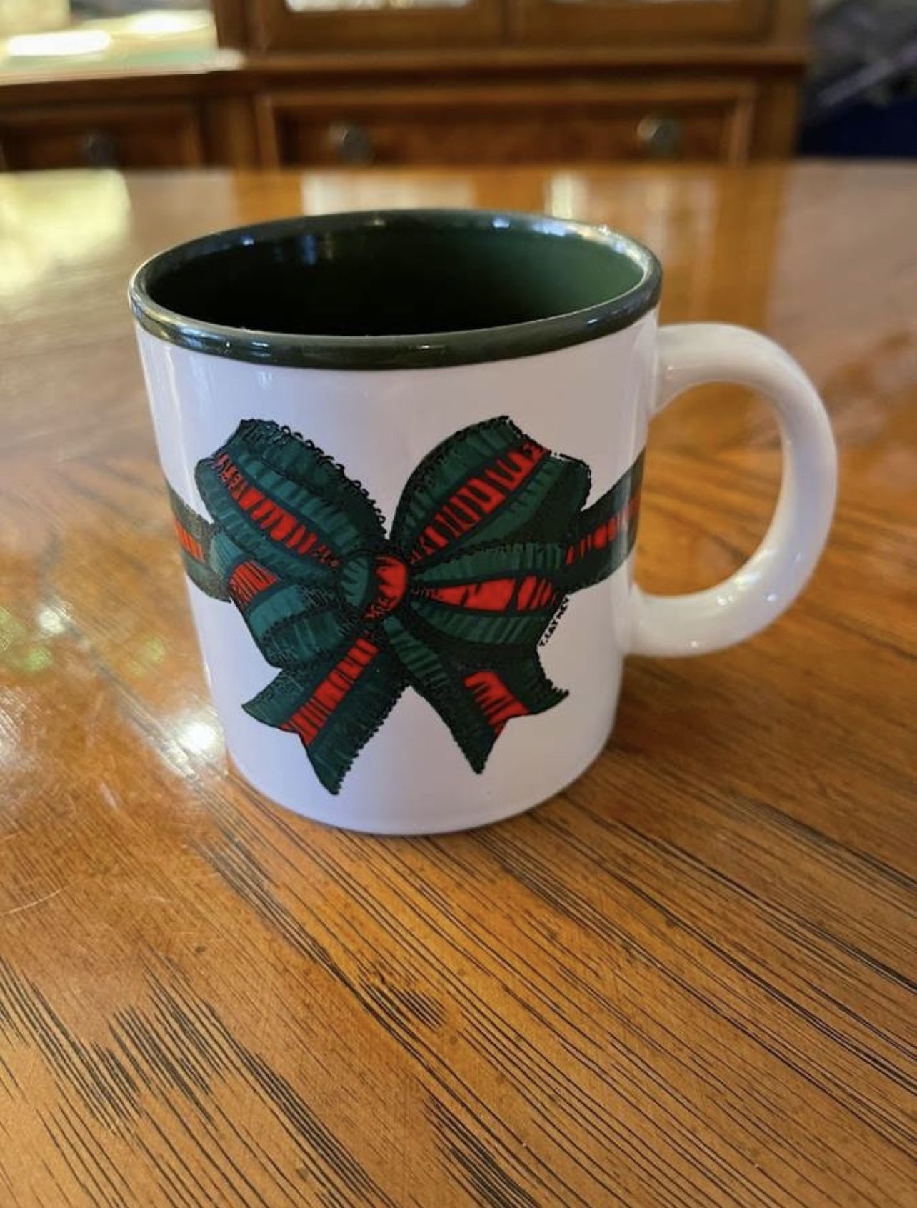 Vintage 1987 Marvelous Mugs Potpourri Press Red, White, and Green Christmas Bow Mug