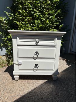 Mini dresser
