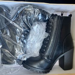 Soda Malia Round Toe Stacked Lug Heel Lace Up Ankle Booties