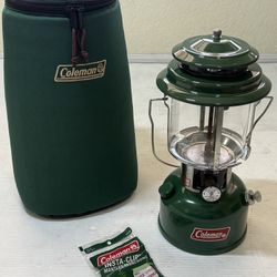 Vintage 1982 Coleman Lantern 2 Mantel Model 220K w/ Case
