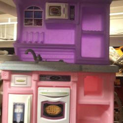 Good condition plastic toy kitchen set