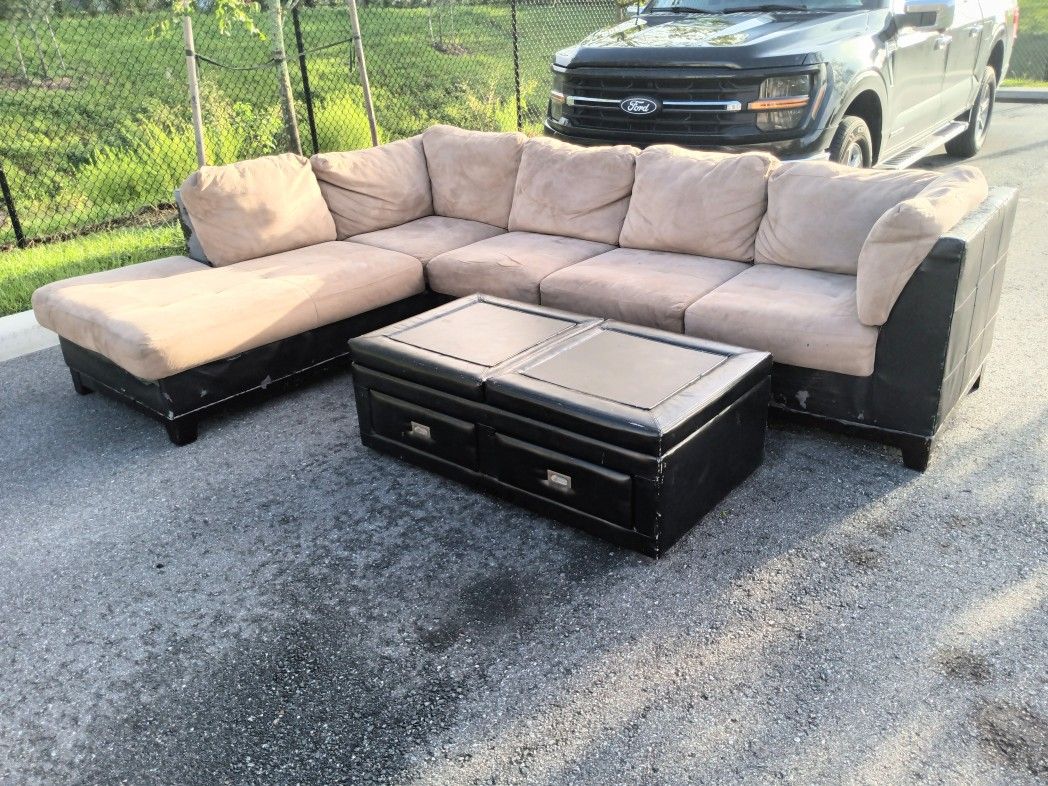 L Sectional Couch with Ottoman 