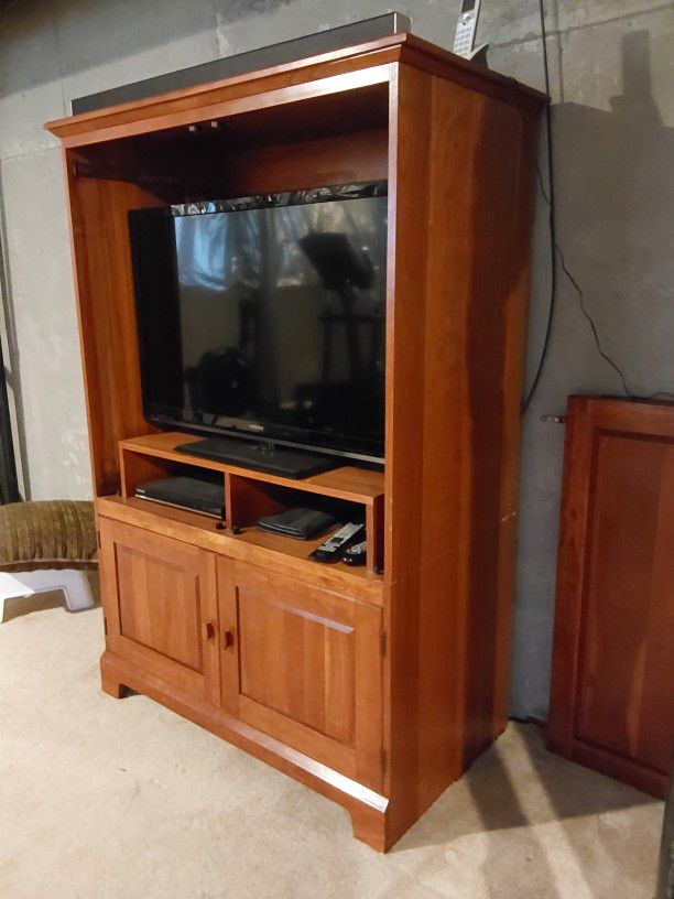 Tv Cabinet Solid Maplewood Cherry Stain TV Is 42 Inches Hitachi 